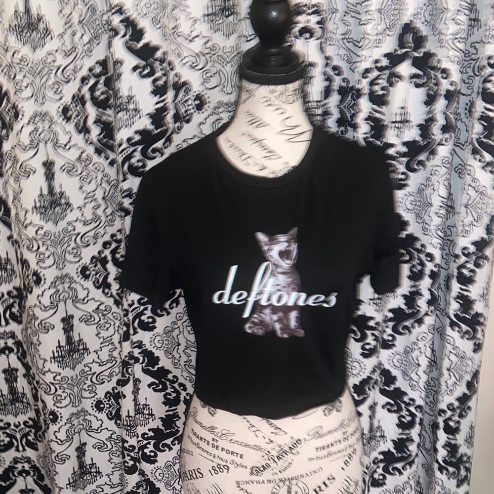 Deftones crop graphic tee 
Never worn